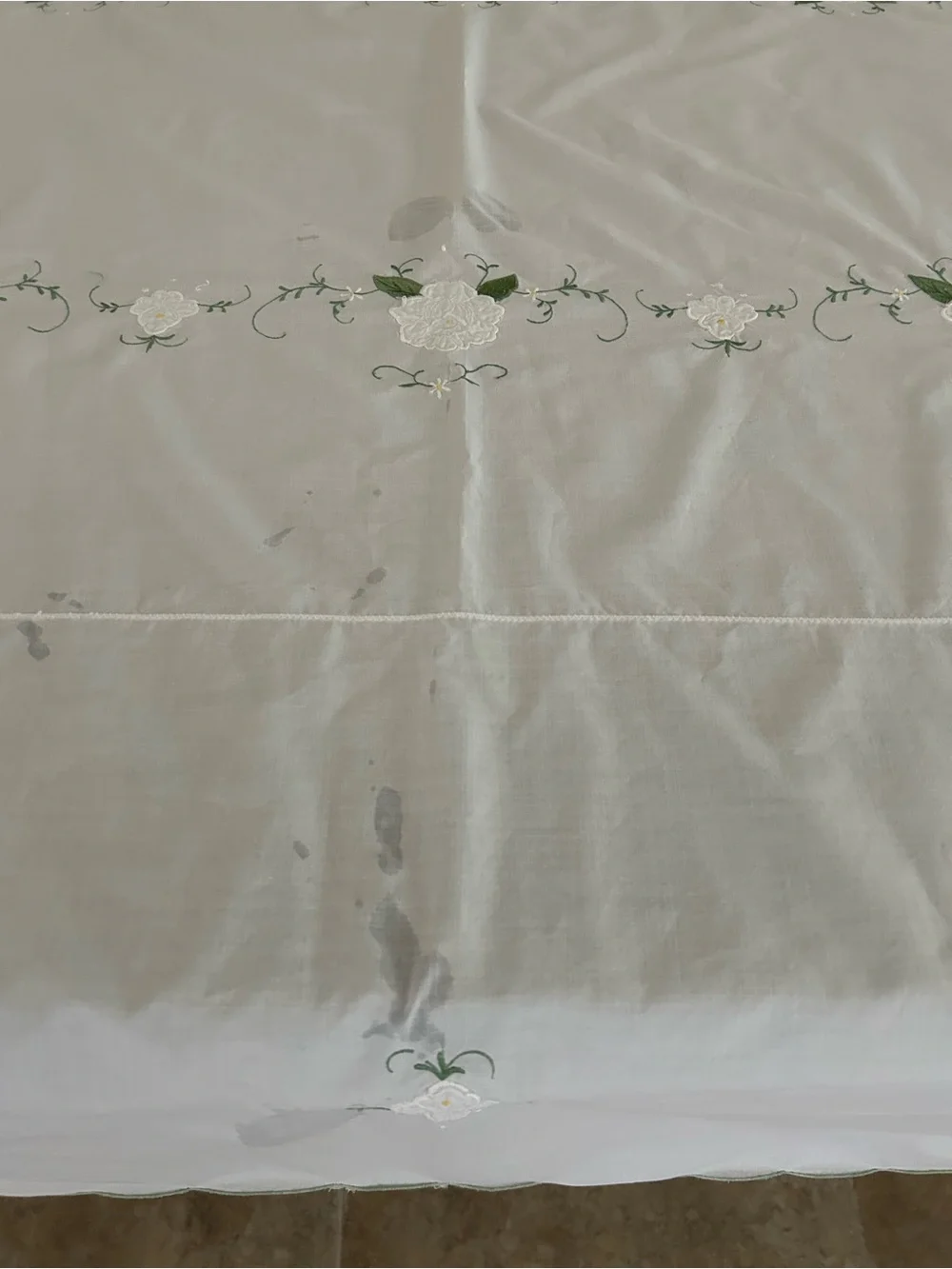 Vintage Floral Embroidered Tablecloth 98x64 AND Set of 14 Napkins White Elegant